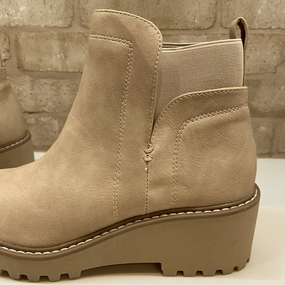 DOLCE VITA ⭐️NWOT Wedge Bootie in Dune